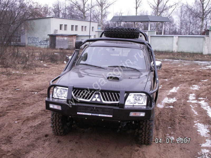 Mitsubishi L200. Обвес наш.